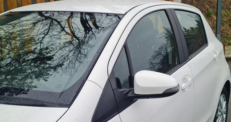Toyota Yaris cena 38900 przebieg: 98000, rok produkcji 2015 z Jedlina-Zdrój małe 781